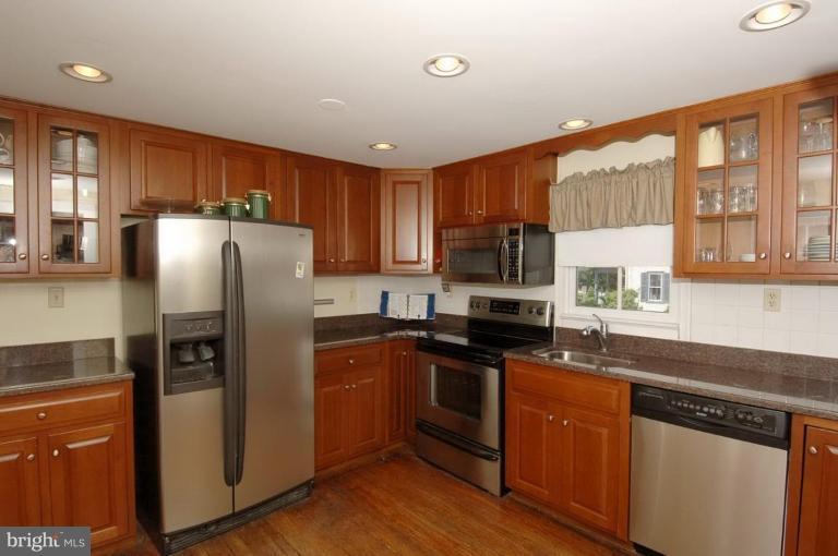 202 Edwards Ferry Road Northeast Leesburg, VA 20176 - Photo 12 of 28 Kitchen