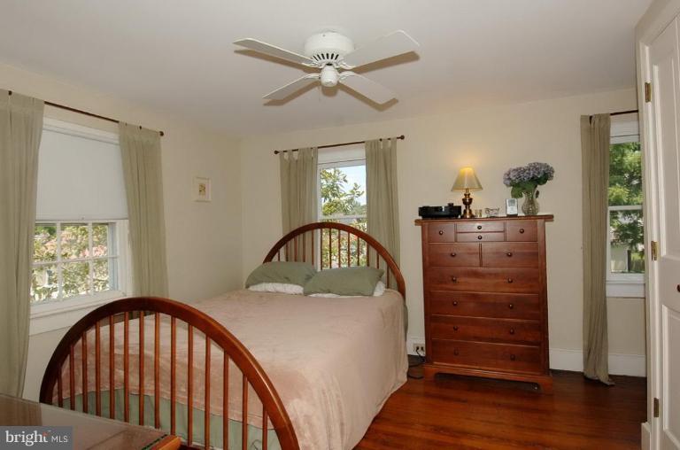 202 Edwards Ferry Road Northeast Leesburg, VA 20176 - Photo 17 of 28 Bedroom #3