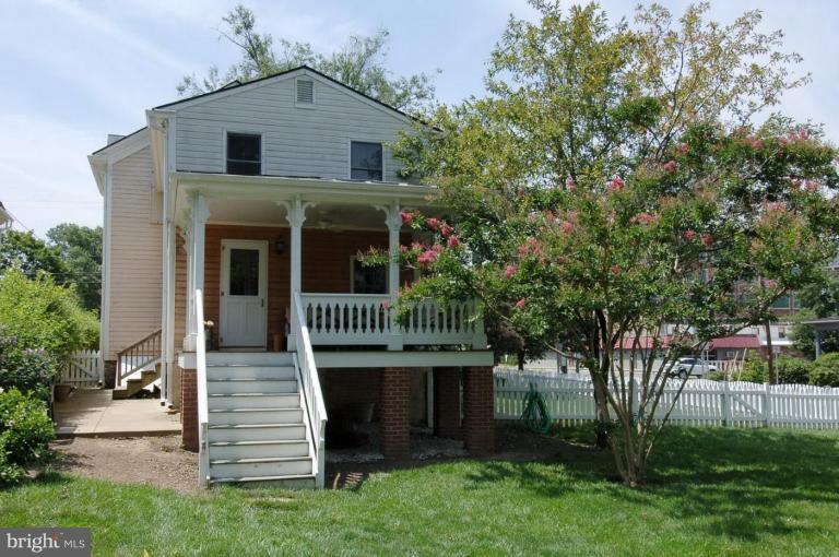 202 Edwards Ferry Road Northeast Leesburg, VA 20176 - Photo 3 of 28 Exterior (Rear)