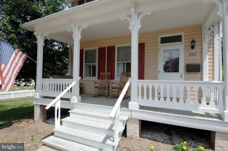 202 Edwards Ferry Road Northeast Leesburg, VA 20176 - Photo 5 of 28 FRONT PORCH