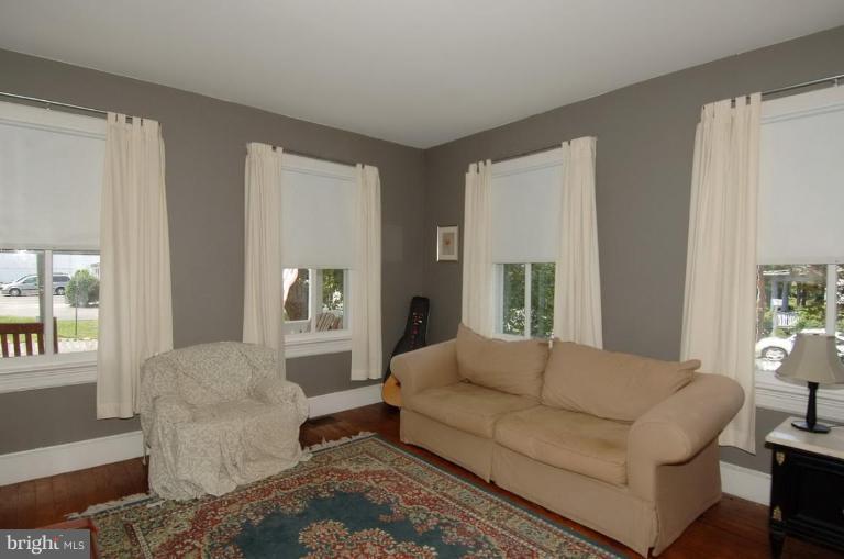 202 Edwards Ferry Road Northeast Leesburg, VA 20176 - Photo 9 of 28 LIVING ROOM VIEW 2