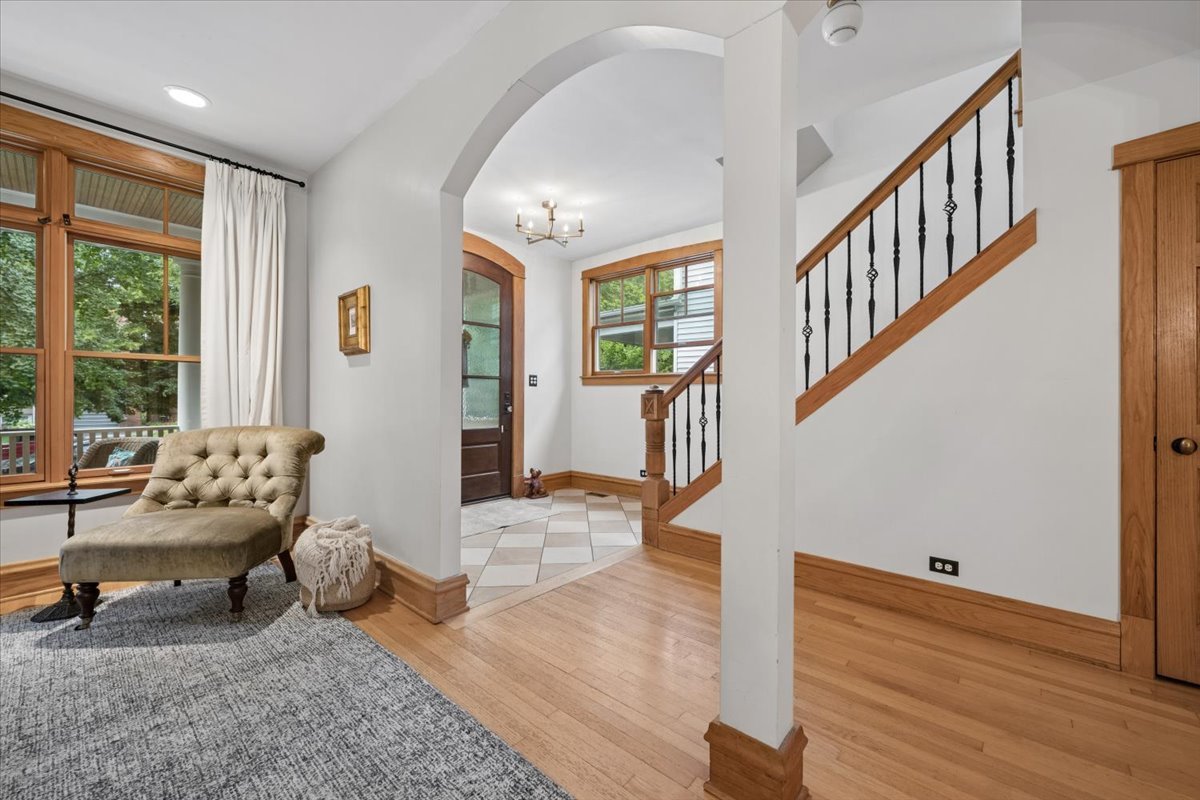 4237 North Wolcott Avenue Chicago, IL 60613 - Photo 6 of 38