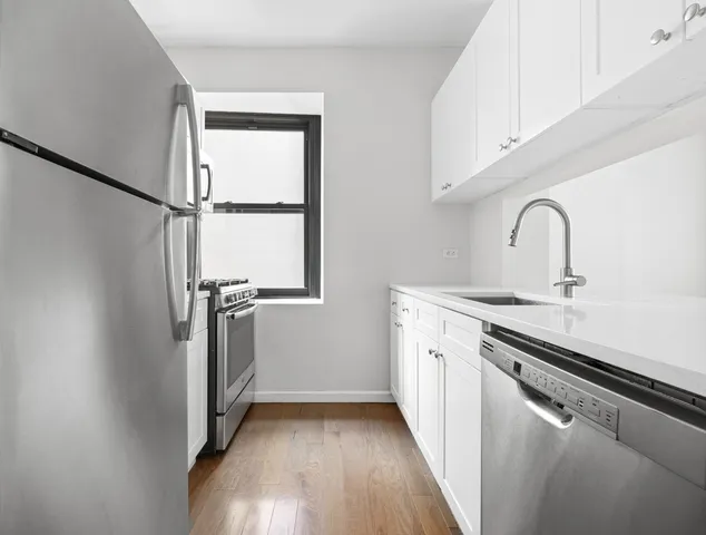 $4,900 | 15 Park Row, Unit 20F | Financial District