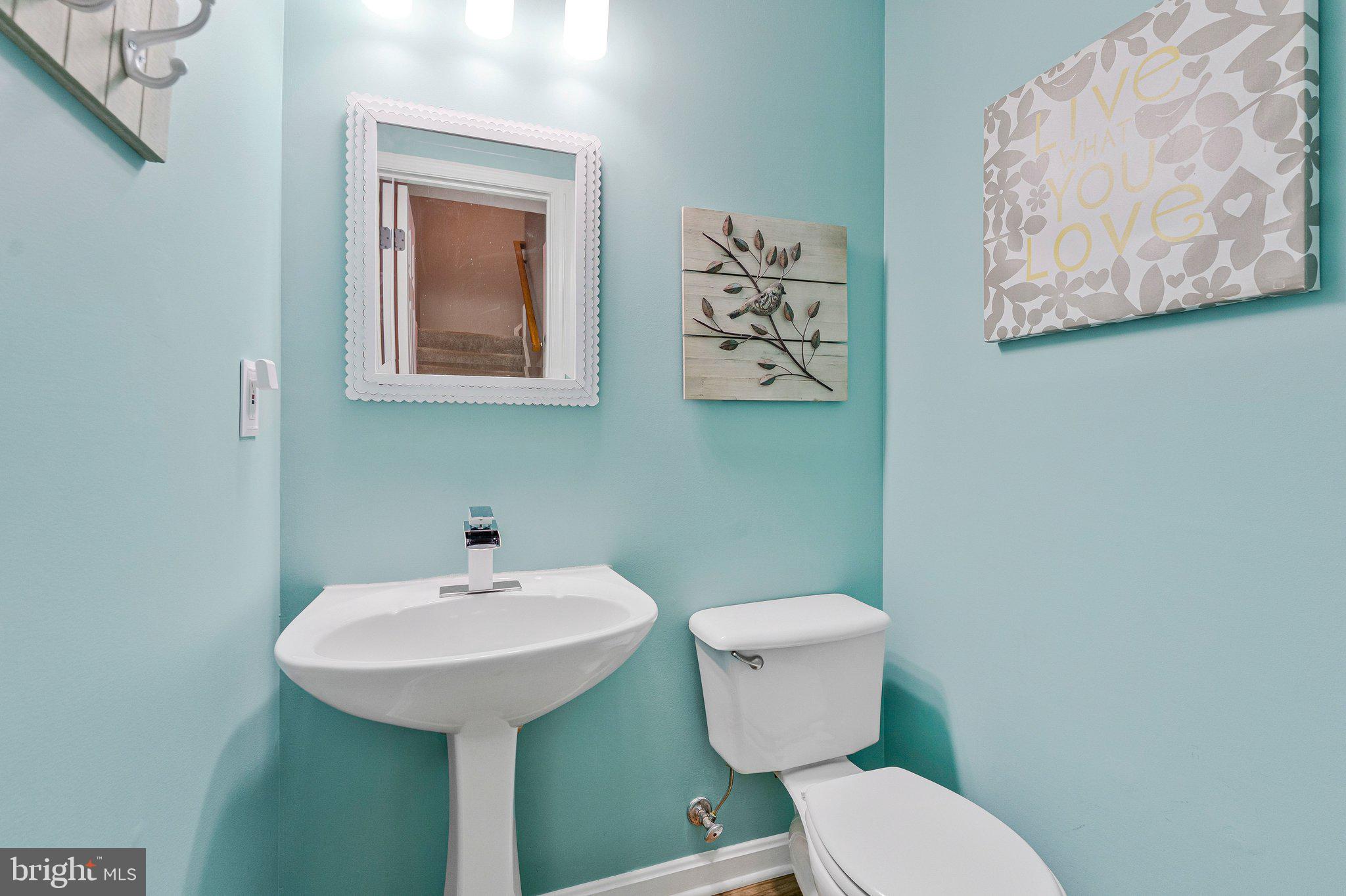 590 Tuliptree Square Northeast Leesburg, VA 20176 - Photo 22 of 54 a bathroom with a toilet sink and mirror