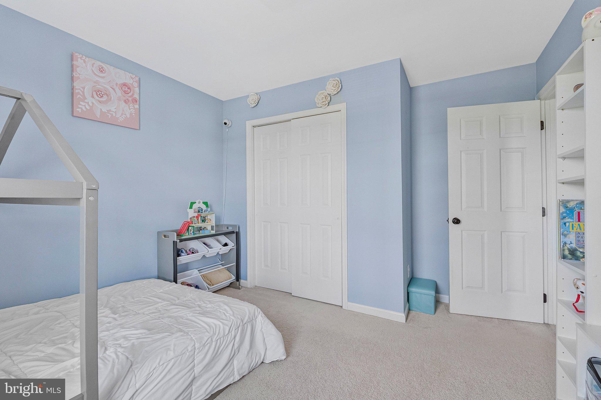 590 Tuliptree Square Northeast Leesburg, VA 20176 - Photo 29 of 54 a bedroom with a bed and a cabinets