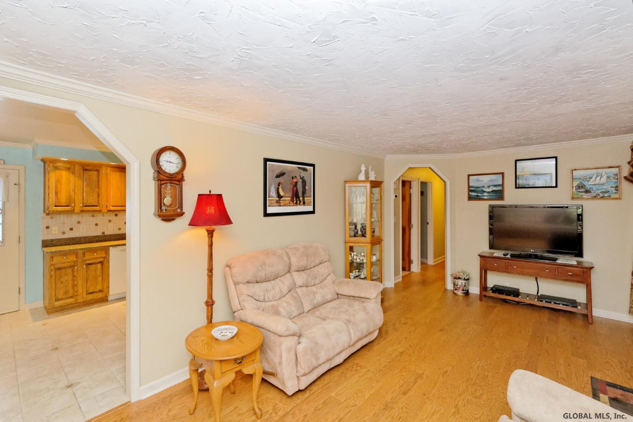 30 A Swatling Road Colonie, NY 12110 - Photo 6 of 25 Photo 6