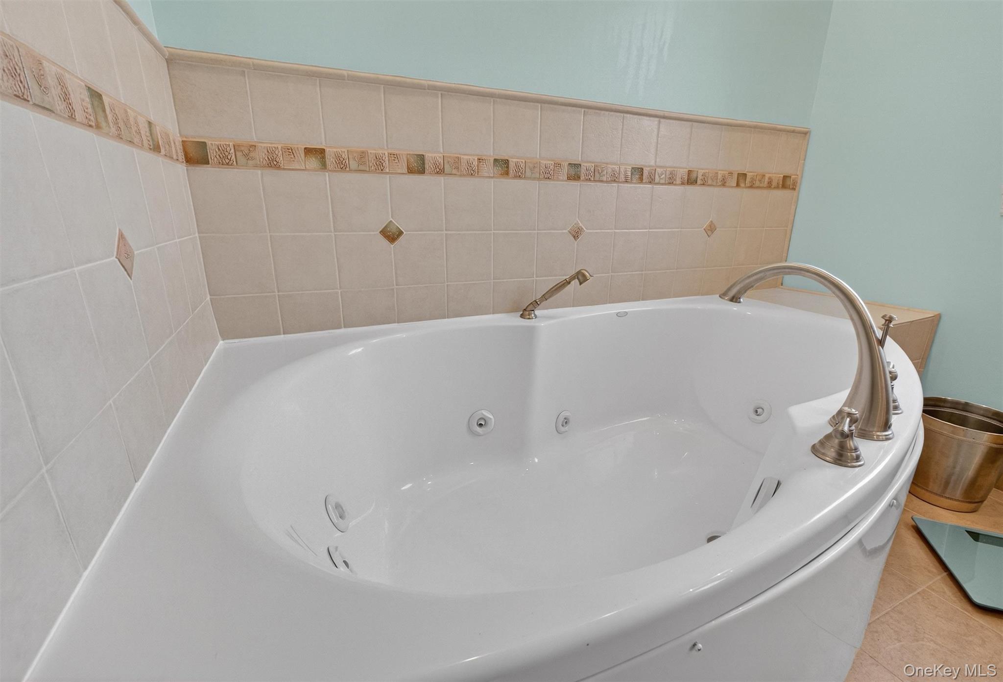 23 Ruth Road Cortlandt Manor, NY 10567 - Photo 21 of 50 Soaking whirlpool tub in primary bedroom.