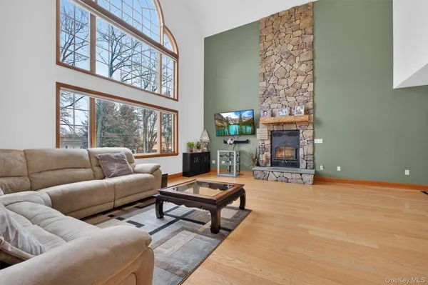 $895,000 | 23 Ruth Road, Cortlandt Manor, NY 10567