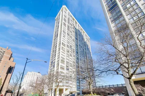 $225,000 | 5455 North Sheridan Road, Unit 3711, Chicago, IL 60640