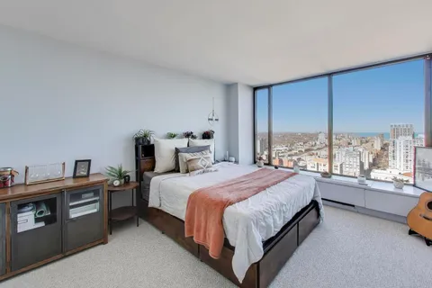 $225,000 | 5455 North Sheridan Road, Unit 3711, Chicago, IL 60640