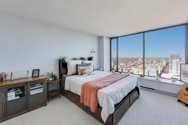 $225,000 | 5455 North Sheridan Road, Unit 3711, Chicago, IL 60640