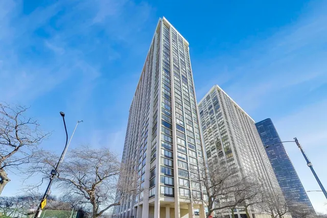 $225,000 | 5455 North Sheridan Road, Unit 3711, Chicago, IL 60640