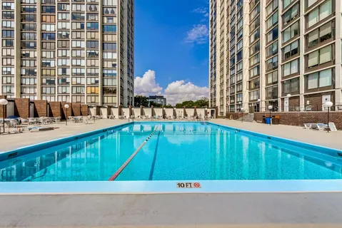 $225,000 | 5455 North Sheridan Road, Unit 3711, Chicago, IL 60640