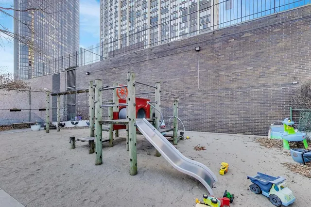 $225,000 | 5455 North Sheridan Road, Unit 3711, Chicago, IL 60640