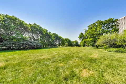 $225,000 | 5455 North Sheridan Road, Unit 3711, Chicago, IL 60640