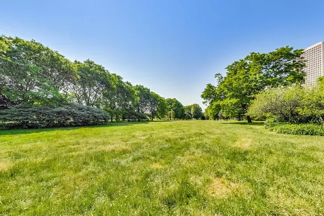 $225,000 | 5455 North Sheridan Road, Unit 3711, Chicago, IL 60640