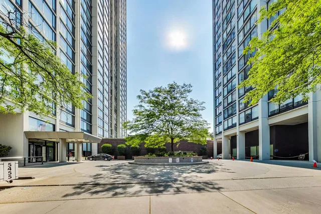 $225,000 | 5455 North Sheridan Road, Unit 3711, Chicago, IL 60640