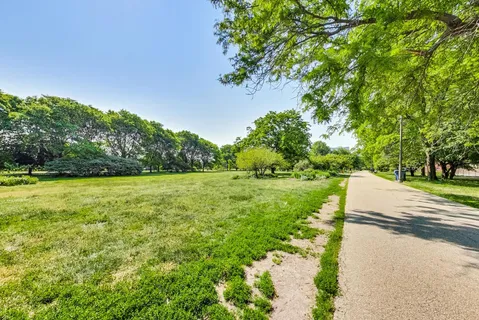 $225,000 | 5455 North Sheridan Road, Unit 3711, Chicago, IL 60640