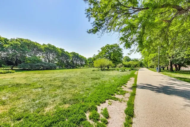 $225,000 | 5455 North Sheridan Road, Unit 3711, Chicago, IL 60640