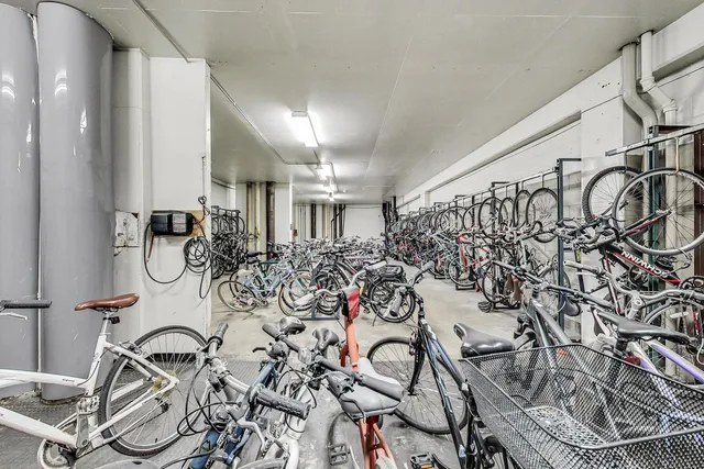 $225,000 | 5455 North Sheridan Road, Unit 3711, Chicago, IL 60640