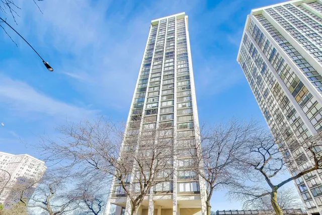 $225,000 | 5455 North Sheridan Road, Unit 3711, Chicago, IL 60640