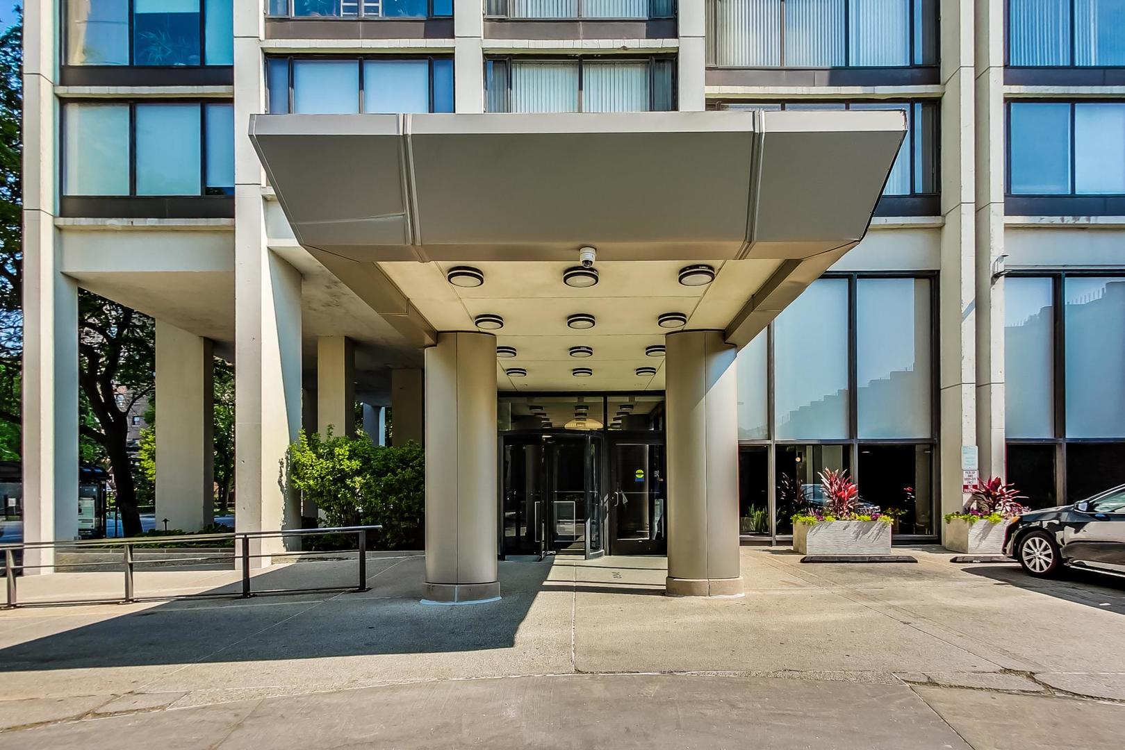 5455 North Sheridan Road, Unit 3711 Chicago, IL 60640 - Photo 4 of 36