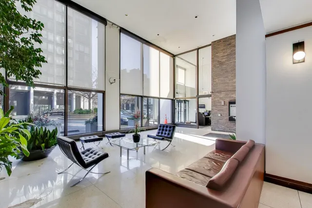 $225,000 | 5455 North Sheridan Road, Unit 3711, Chicago, IL 60640