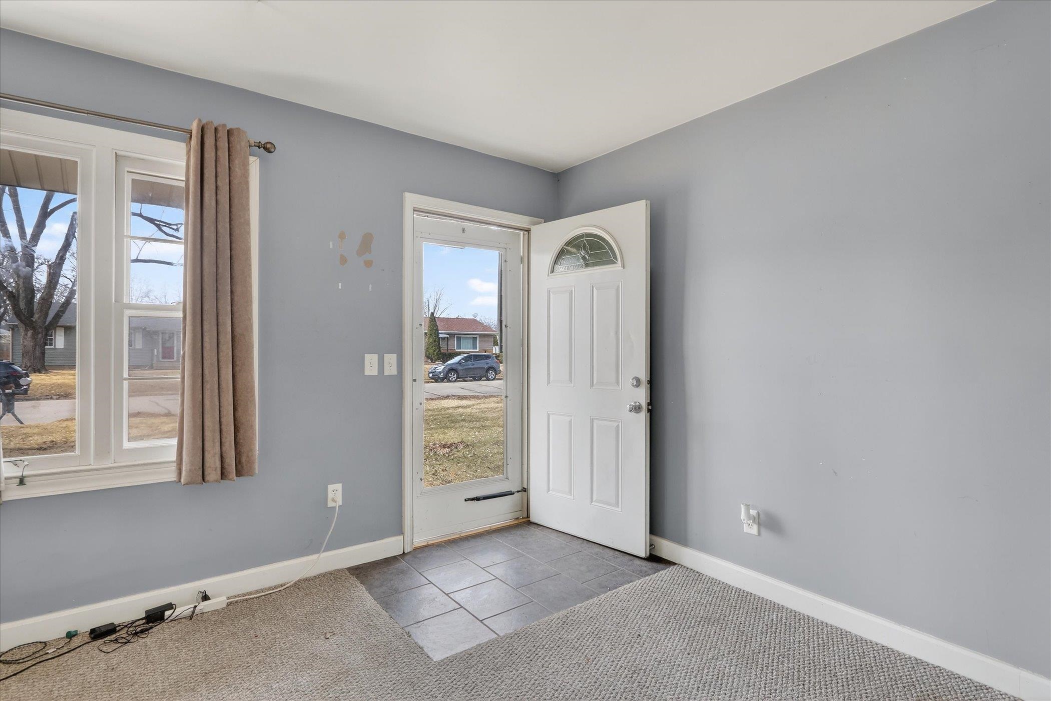 2433 Butlin Drive Beloit, WI 53511 - Photo 5 of 35