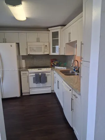 $2,000 | 301 Northeast 14th Avenue, Unit 202, Hallandale Beach, FL 33009