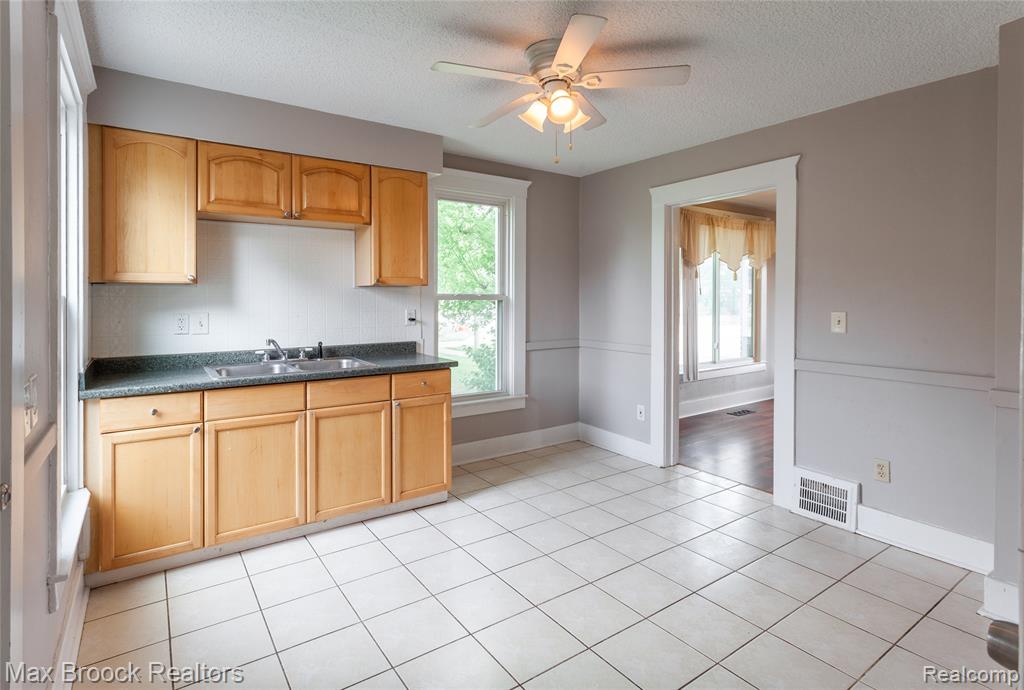 13071 East 13 Mile Road Warren, MI 48088 - Photo 10 of 23