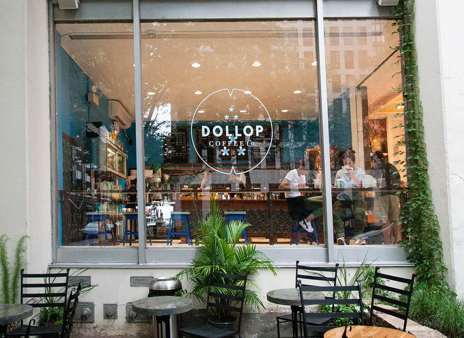 860 North Dewitt Place, Unit 1501 Chicago, IL 60611 - Photo 17 of 17 a view of a chairs and table in a patio