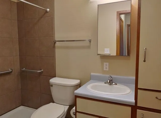 $696 | 231 South Grant Avenue, Elkhart, IA 50073