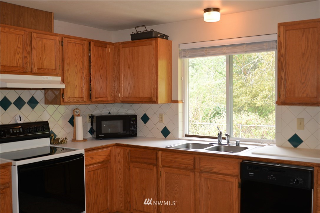 3641 Southwest Lake Helena Road Port Orchard, WA 98367 - Photo 8 of 24 Gallery Image 8