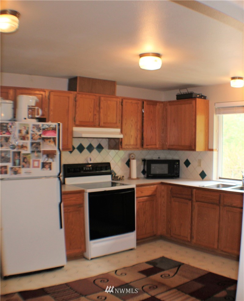 3641 Southwest Lake Helena Road Port Orchard, WA 98367 - Photo 10 of 24 Gallery Image 10