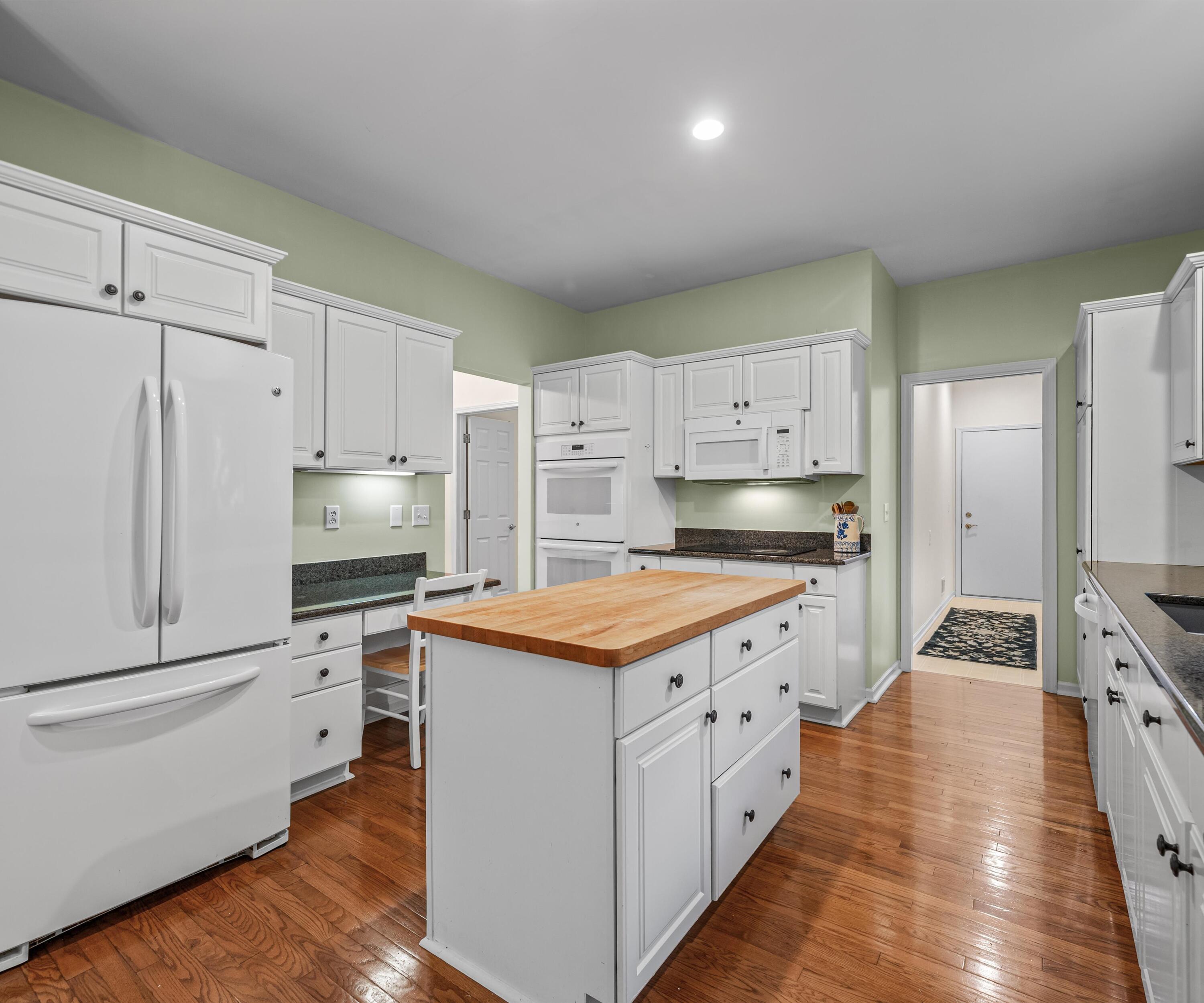 64 Chestnut Court Chelsea, MI 48118 - Photo 4 of 70 Kitchen