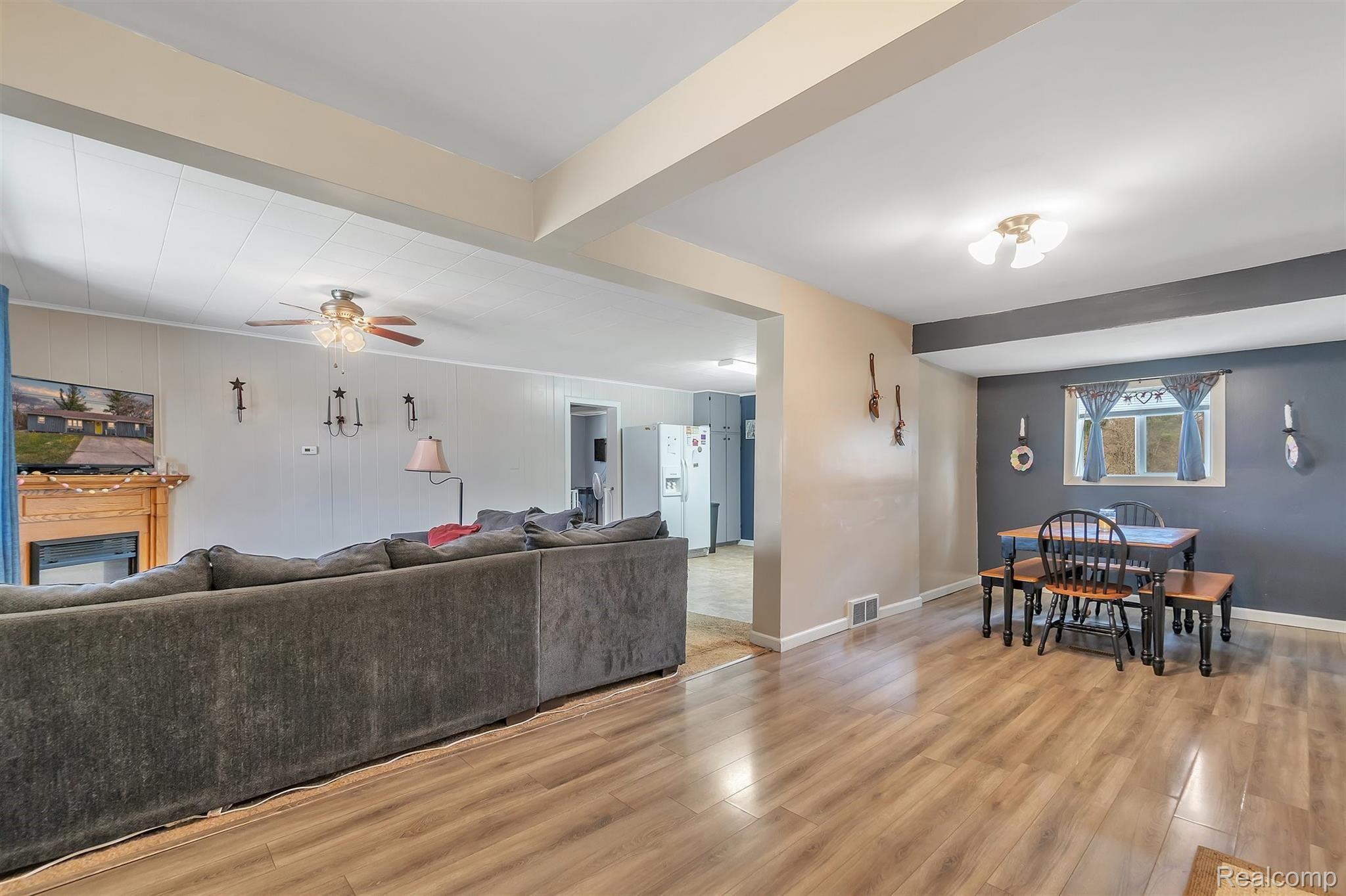 5276 North Henderson Road Davison, MI 48423 - Photo 7 of 37 07-5276 N Henderson Rd-Windowstill Real Estate Photography-7.jpg