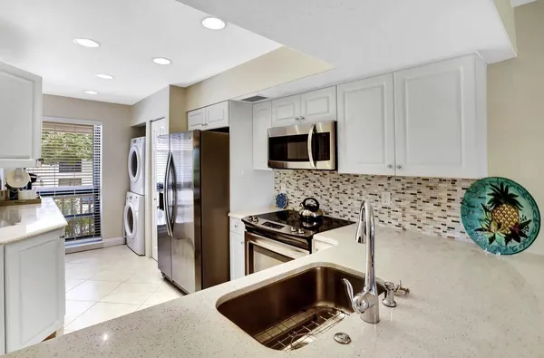 $3,150 | 316 Brackenwood Circle, Unit 316, Palm Beach Gardens, FL 33418