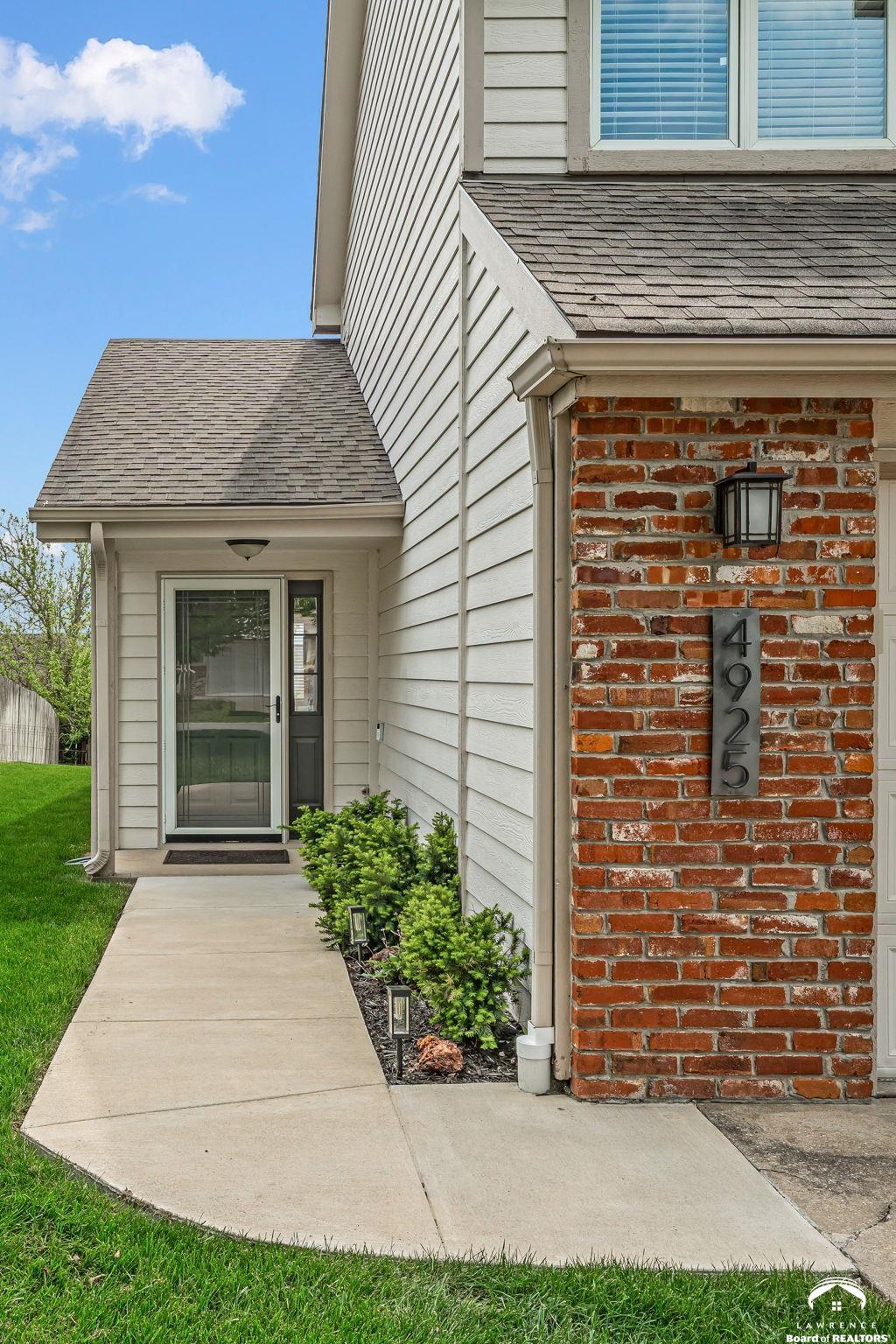 4925 Stoneback Place Lawrence, KS 66047 - Photo 2 of 37