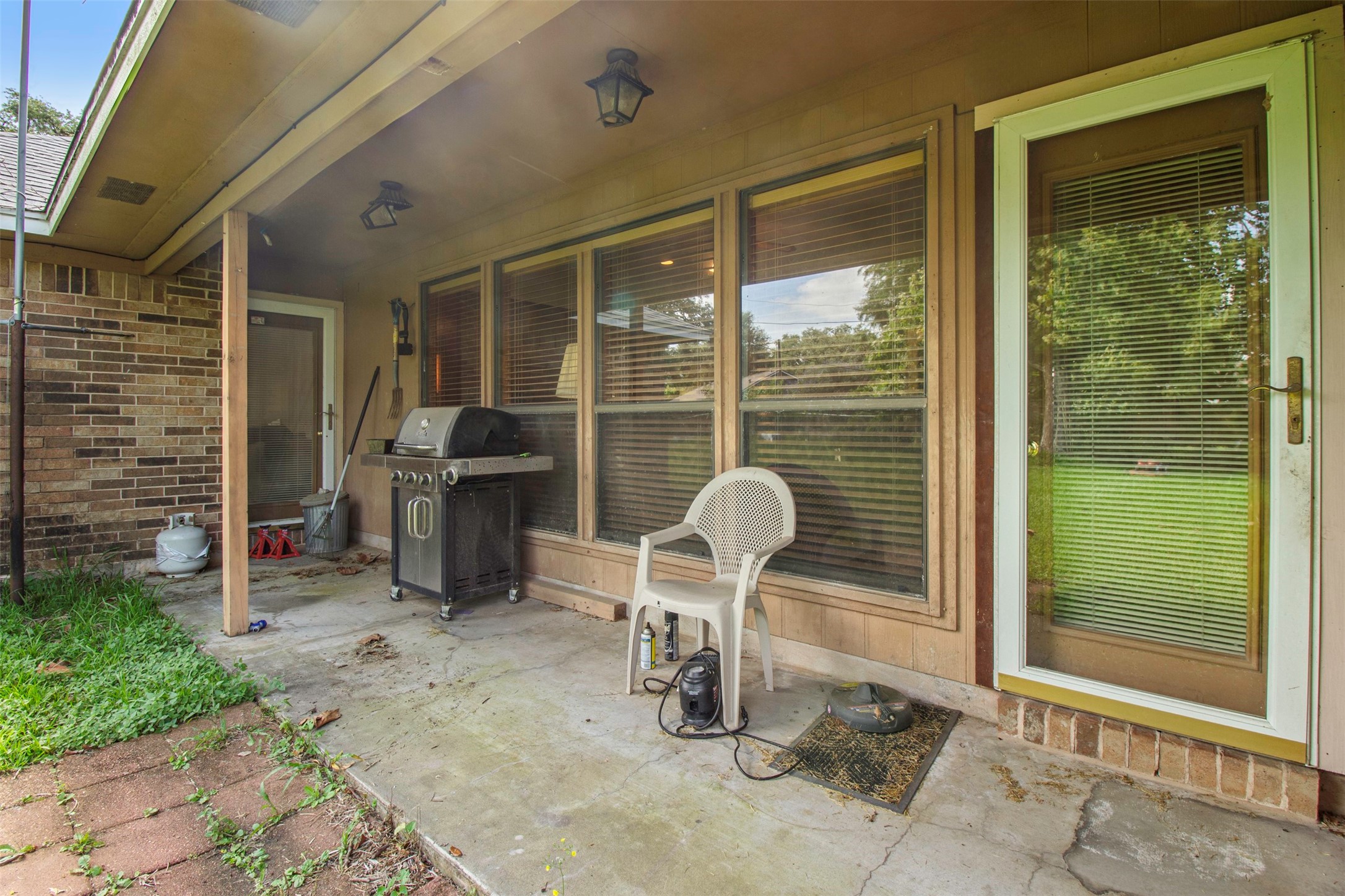 206 Stanford Road Lake Jackson, TX 77566 - Photo 21 of 26 a view of an outdoor space with seating area