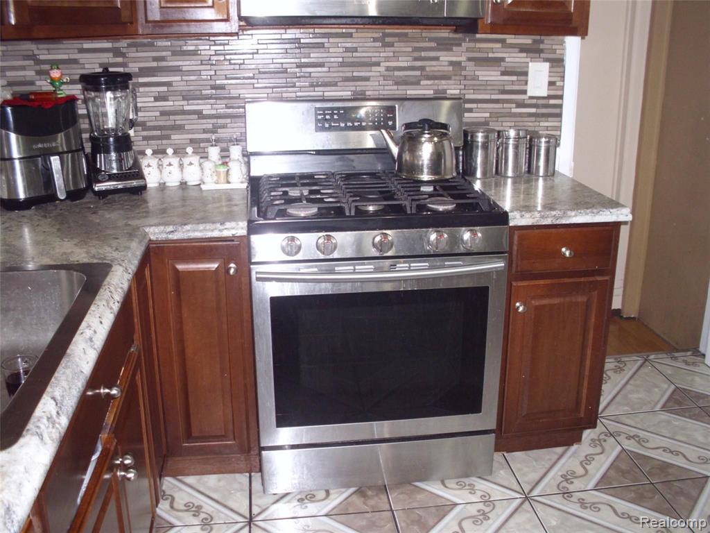 25832 Thomas Warren, MI 48091 - Photo 15 of 35