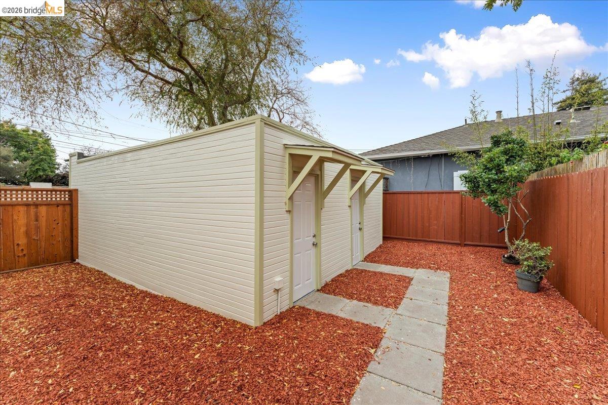 2717 Mabel Street Berkeley, CA 94702 - Photo 56 of 60 a backyard of a house