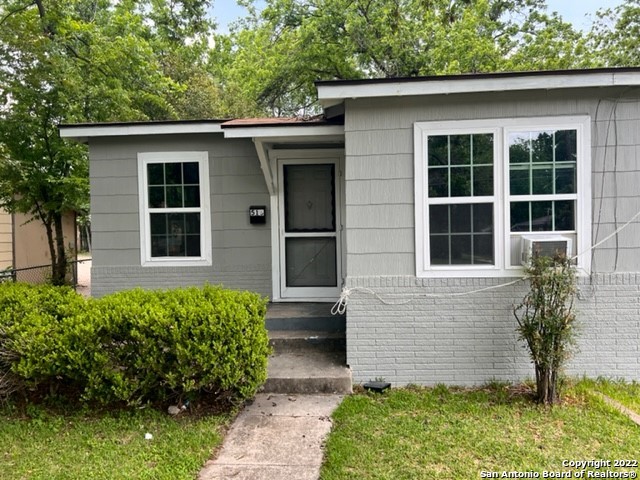513 Walton Avenue San Antonio, TX 78225 - Photo 2 of 11 a front view of a house with garden