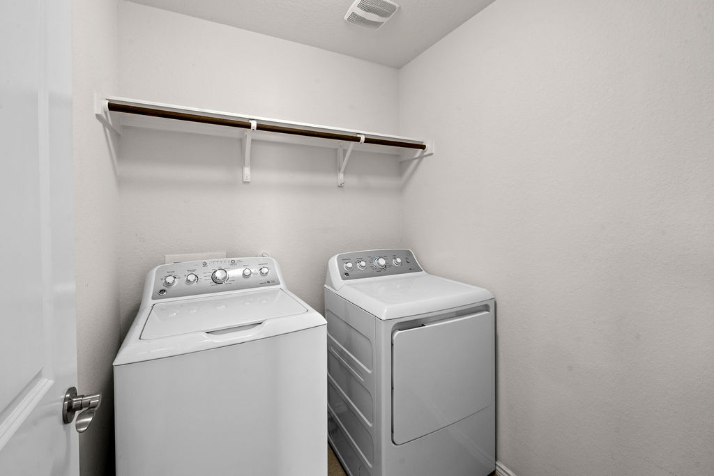 3621 Colorado High Avenue Austin, TX 78744 - Photo 12 of 40 a utility room with dryer and washer