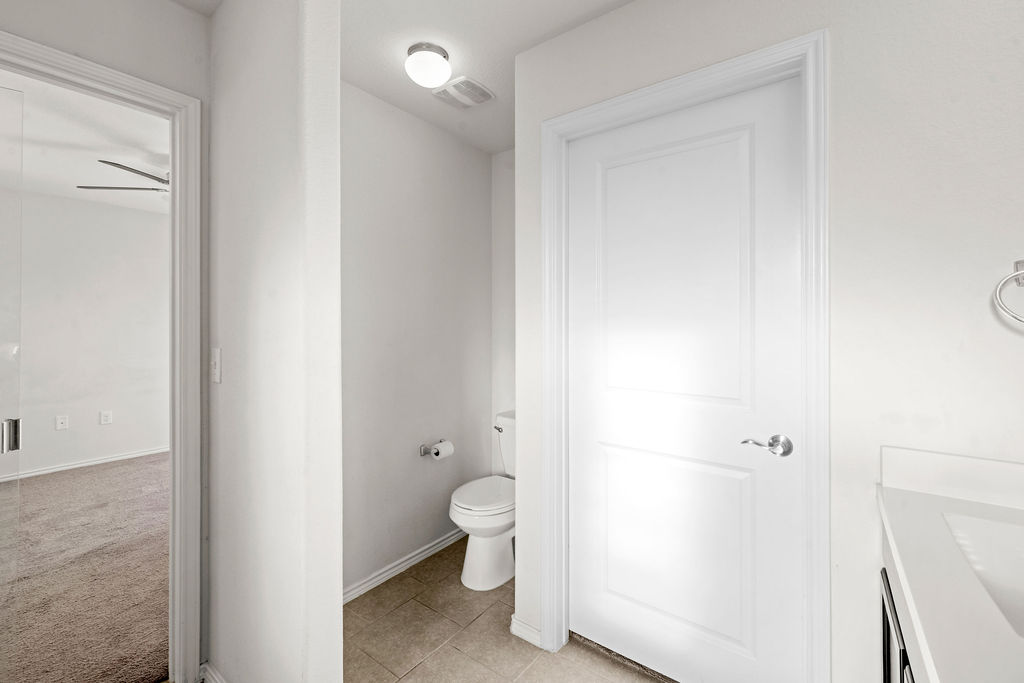 3621 Colorado High Avenue Austin, TX 78744 - Photo 26 of 40 a bathroom with a toilet