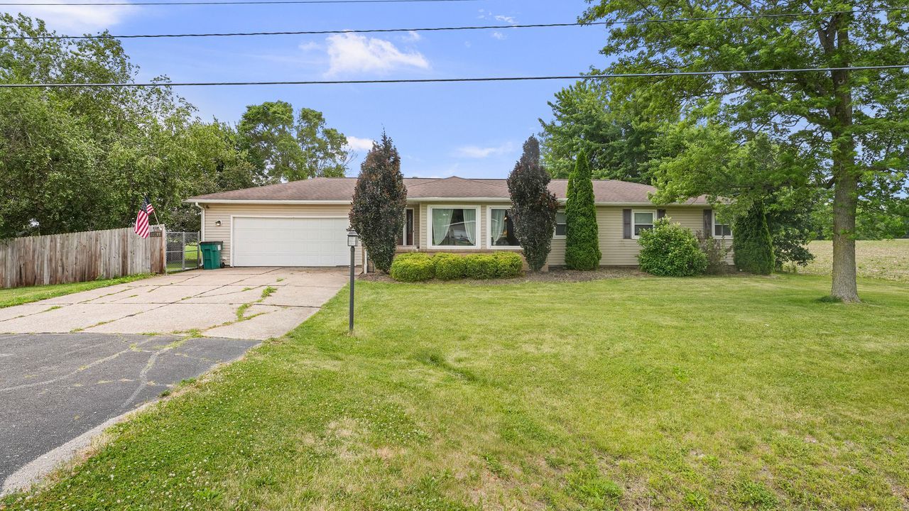 10009 Wolf Road Geneseo, IL 61254 - Photo 1 of 63