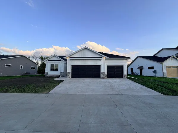 $670,174 | 7890 Dogwood Drive, Horace, ND 58047