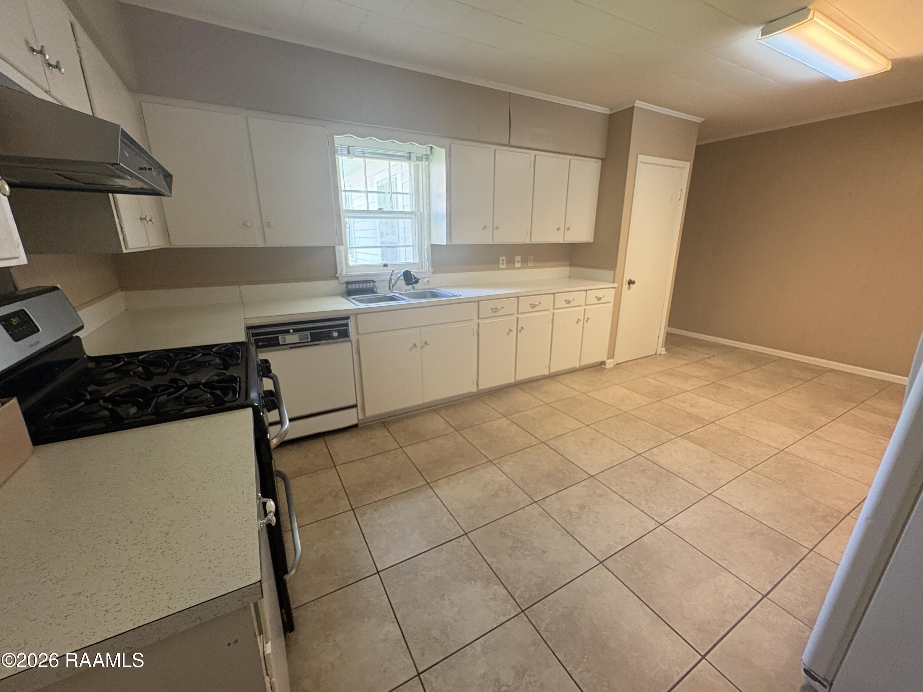 605 Coolidge Street Lafayette, LA 70503 - Photo 3 of 13 IMG_5645