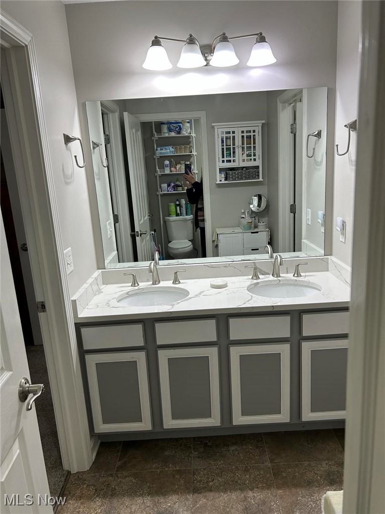 180 Elizabeth Parkway Akron, OH 44304 - Photo 31 of 46 Primary Bathroom featuring double vanity, one door opens to main hallway, one to toilet and tub/shower and one to primary bedroom. Second level.