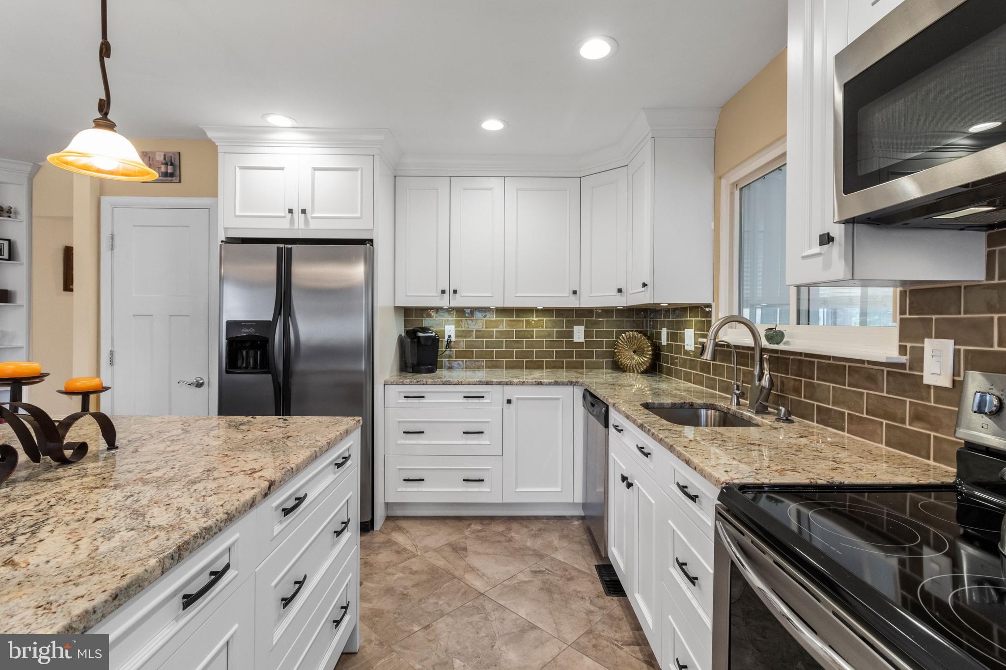 944 Pebble Hill Road Doylestown, PA 18901 - Photo 11 of 51 Backsplash with under cabinet lighting