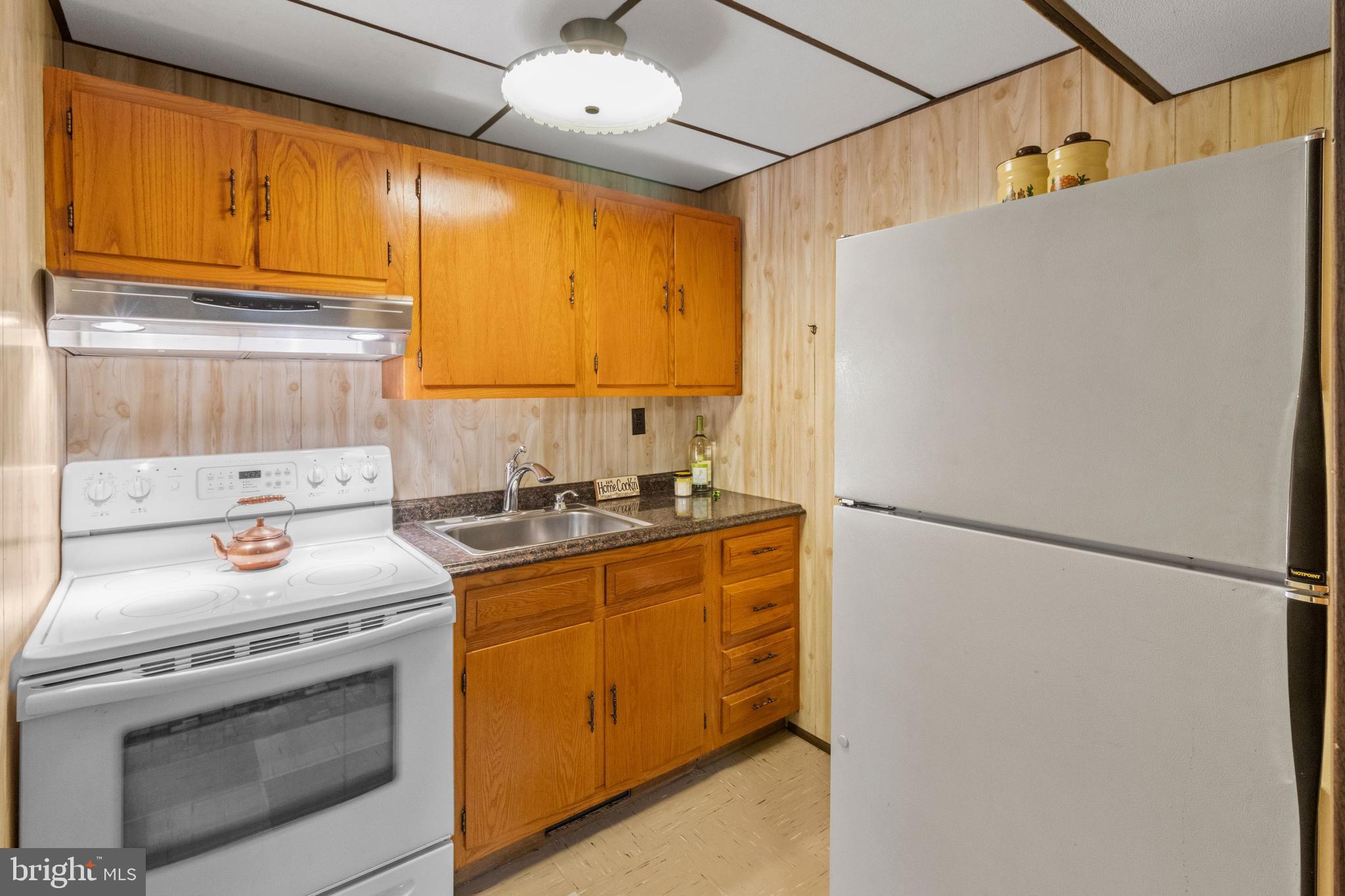 944 Pebble Hill Road Doylestown, PA 18901 - Photo 29 of 51 In Law Suite Kitchen